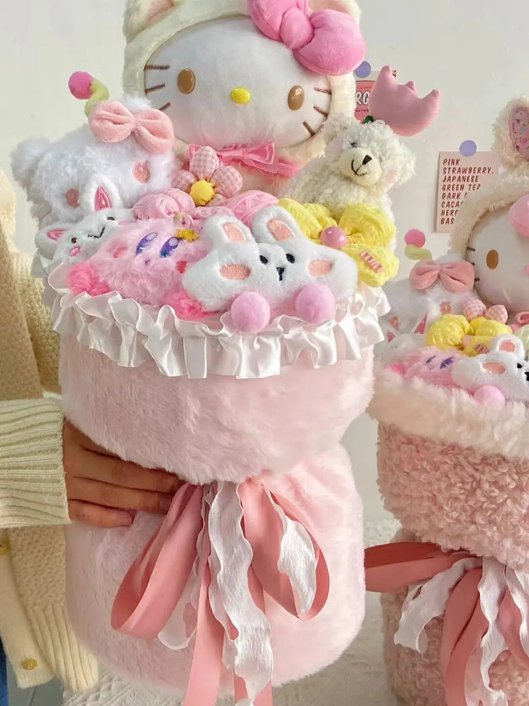 HELLO KITTY Pastel Pendant Bouquet
