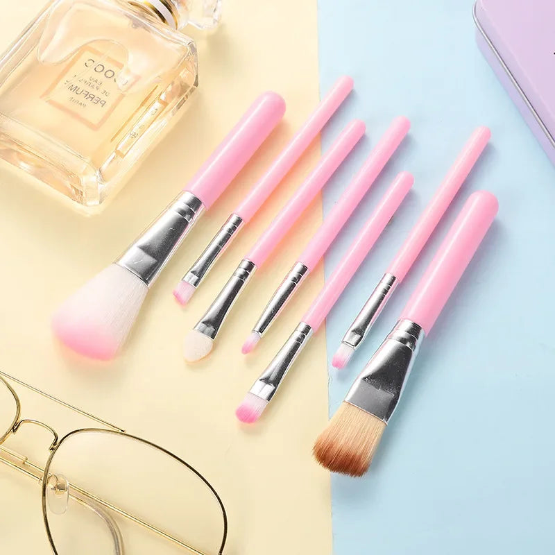 HELLO KITTY 7-Piece Makeup Brush Set